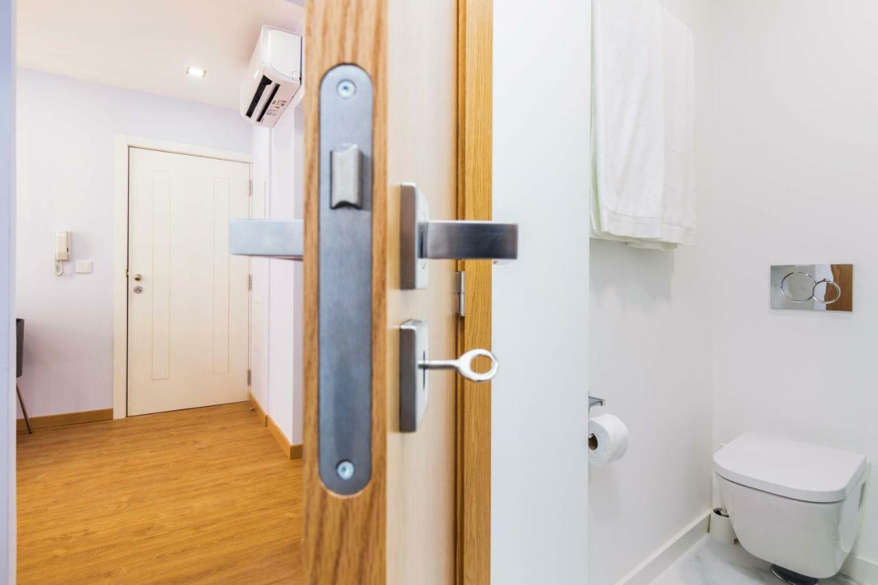 Perfect, Cool, Aircon, 2 Beds 2 Bath Location Lejlighed