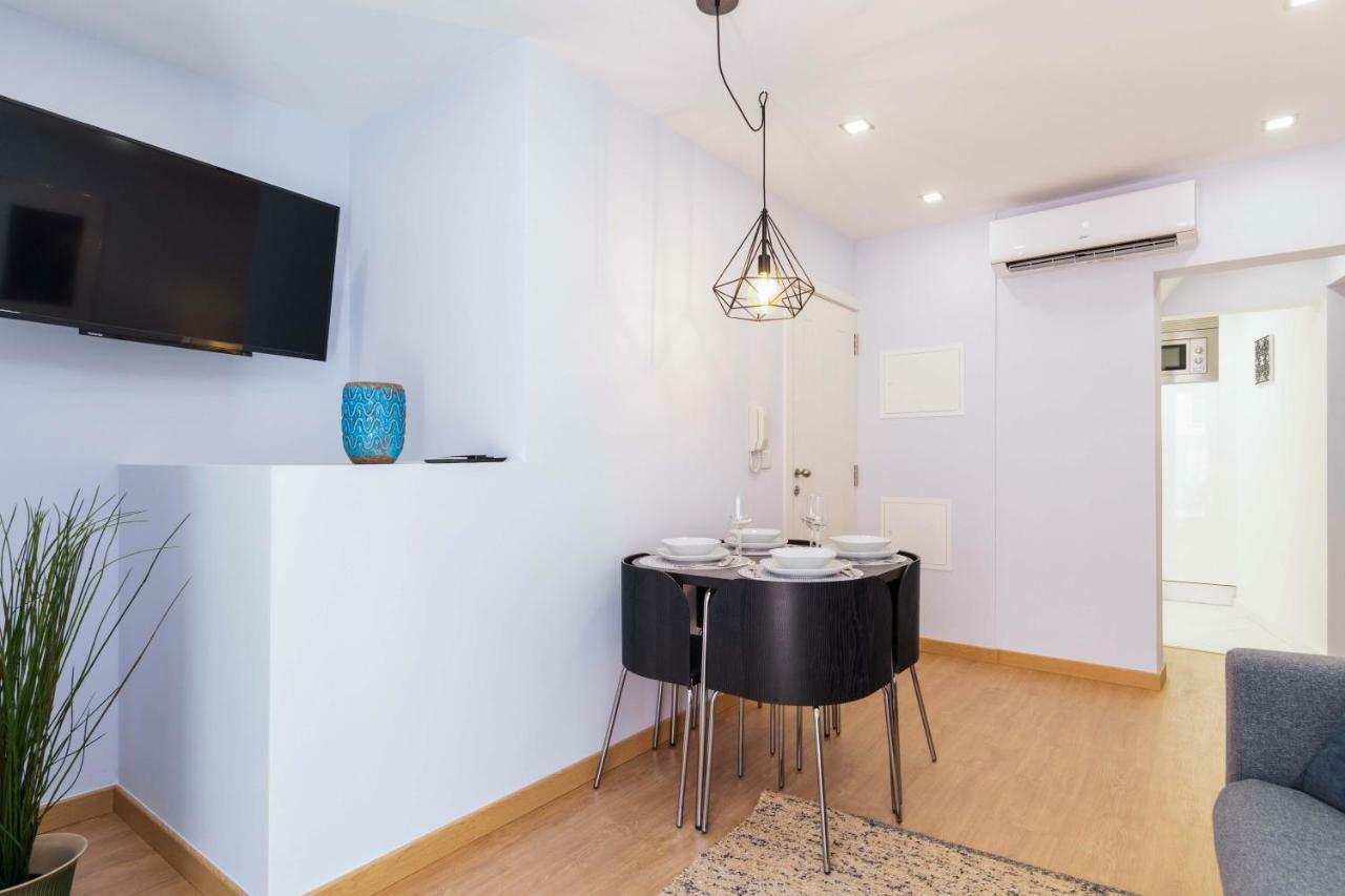 Apartment Perfect, Cool, Aircon, 2 Beds 2 Bath Best Location Lisbon